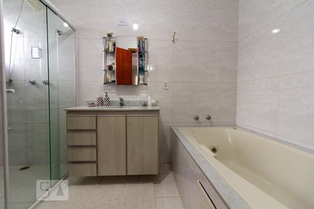 Casa para alugar com 195m², 4 quartos e 4 vagasBanheiro Suíte 3