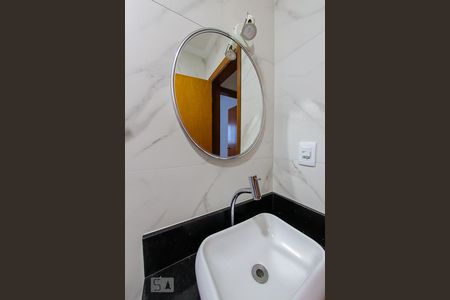 Casa à venda com 116m², 3 quartos e 3 vagasBanheiro 1