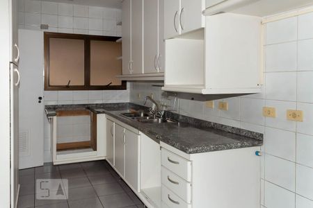Apartamento à venda com 139m², 4 quartos e 3 vagas Apartamento à venda com 139m², 4 quartos e 3 vagasCozinha
