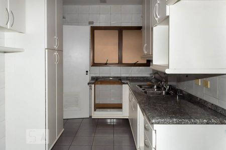 Apartamento à venda com 139m², 4 quartos e 3 vagas Apartamento à venda com 139m², 4 quartos e 3 vagasCozinha