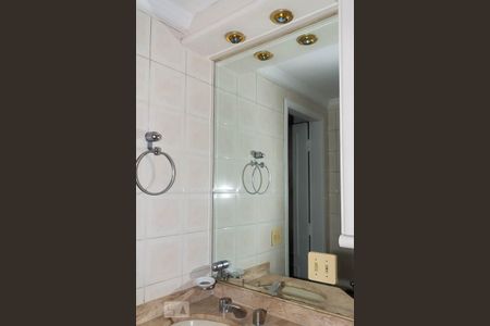 Apartamento à venda com 139m², 4 quartos e 3 vagas Apartamento à venda com 139m², 4 quartos e 3 vagasBanheiro da suíte 2