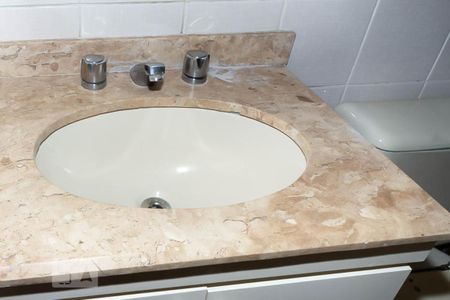 Apartamento à venda com 139m², 4 quartos e 3 vagas Apartamento à venda com 139m², 4 quartos e 3 vagasBanheiro social