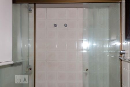 Apartamento à venda com 139m², 4 quartos e 3 vagas Apartamento à venda com 139m², 4 quartos e 3 vagasBanheiro da suíte 2