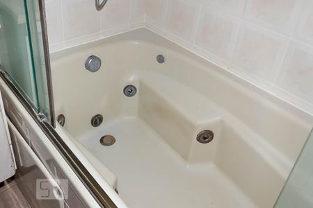 Apartamento à venda com 139m², 4 quartos e 3 vagas Apartamento à venda com 139m², 4 quartos e 3 vagasBanheiro da suíte 2