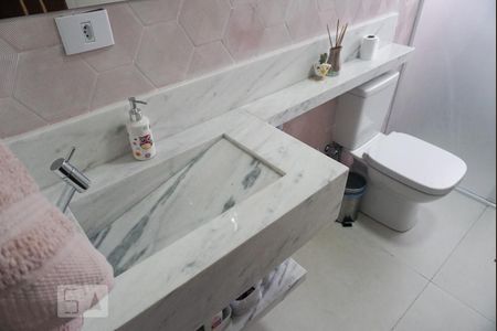 Apartamento à venda com 220m², 3 quartos e 3 vagasBanheiro piso superior