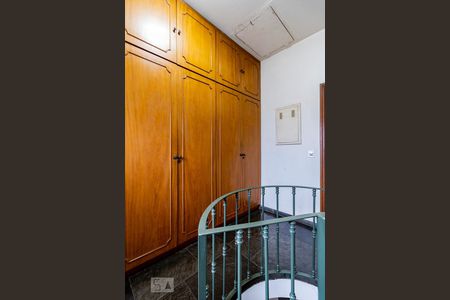 Casa para alugar com 540m², 7 quartos e 5 vagasEscada Caracol