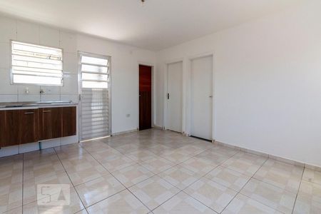 Sala de casa para alugar com 2 quartos, 49m² em Jardim das Camelias, São Paulo