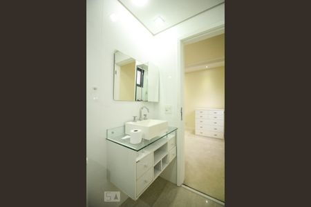 Apartamento para alugar com 220m², 4 quartos e 3 vagasBanheiro Quarto 3 - Suíte