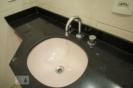 Apartamento para alugar com 220m², 4 quartos e 3 vagasBanheiro Quarto 2 - Suíte