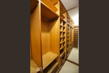 Apartamento para alugar com 220m², 4 quartos e 3 vagasCloset Quarto 4 - Suíte