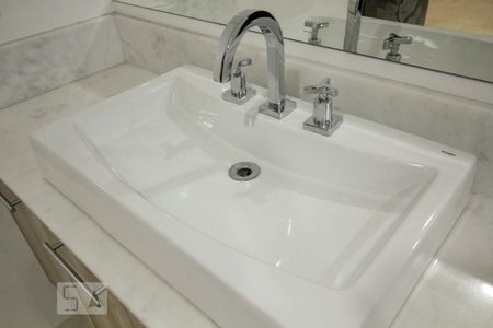 Apartamento para alugar com 220m², 4 quartos e 3 vagasBanheiro Quarto 4 - Suíte