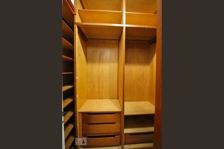 Apartamento para alugar com 220m², 4 quartos e 3 vagasCloset Quarto 4 - Suíte