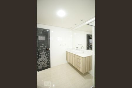 Apartamento para alugar com 220m², 4 quartos e 3 vagasBanheiro Quarto 4 - Suíte