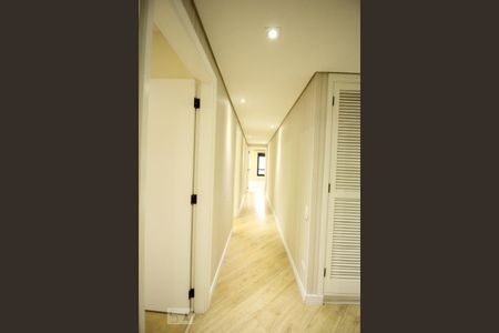 Apartamento para alugar com 220m², 4 quartos e 3 vagasCorredor