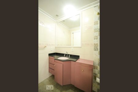 Apartamento para alugar com 220m², 4 quartos e 3 vagasBanheiro Quarto 2 - Suíte