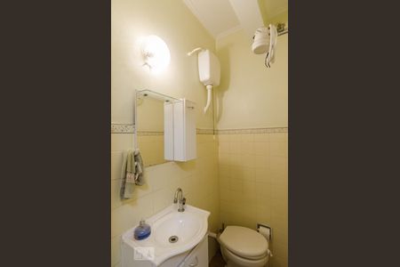 Casa à venda com 151m², 3 quartos e 2 vagas Casa à venda com 151m², 3 quartos e 2 vagasBanheiro de serviço