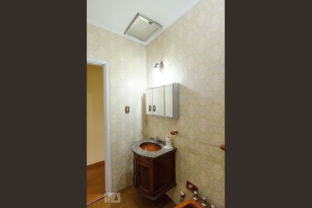 Casa à venda com 151m², 3 quartos e 2 vagas Casa à venda com 151m², 3 quartos e 2 vagasBanheiro