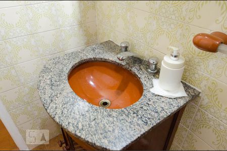 Casa à venda com 151m², 3 quartos e 2 vagas Casa à venda com 151m², 3 quartos e 2 vagasBanheiro