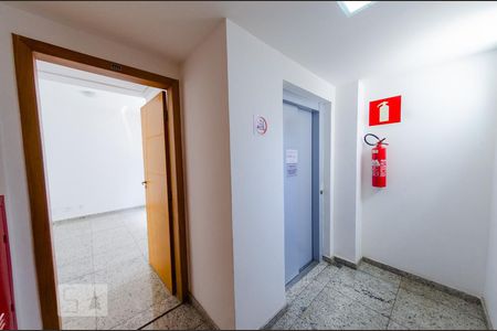 Apartamento para alugar com 80m², 3 quartos e 2 vagasCorredor do prédio