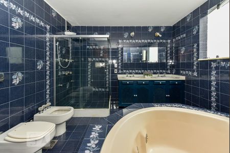 Apartamento à venda com 300m², 4 quartos e 1 vagaBanheiro da Suíte