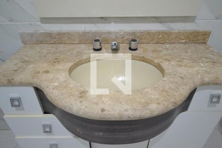 Apartamento para alugar com 130m², 3 quartos e sem vagaBanheiro