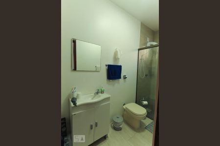 Casa à venda com 240m², 2 quartos e 2 vagasBanheiro da edícula