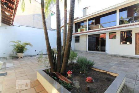 Casa à venda com 240m², 2 quartos e 2 vagasQuintal