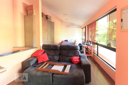 Casa à venda com 240m², 2 quartos e 2 vagasSala da edícula