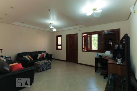 Sala de casa à venda com 2 quartos, 240m² em Medianeira, Porto Alegre