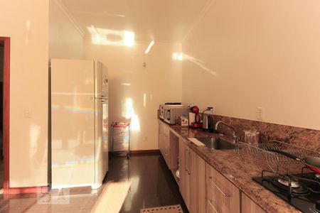 Casa à venda com 240m², 2 quartos e 2 vagasCozinha