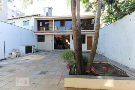 Casa à venda com 240m², 2 quartos e 2 vagasQuintal