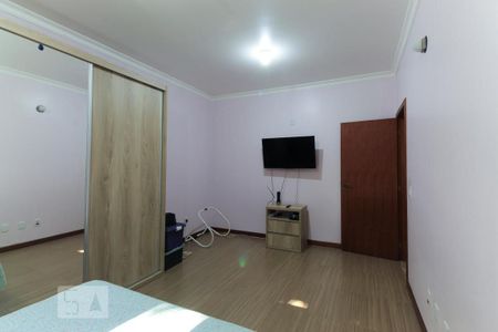 Quarto 1 de casa à venda com 2 quartos, 240m² em Medianeira, Porto Alegre