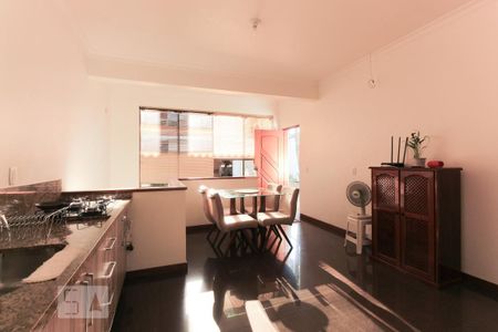 Casa à venda com 240m², 2 quartos e 2 vagasCozinha