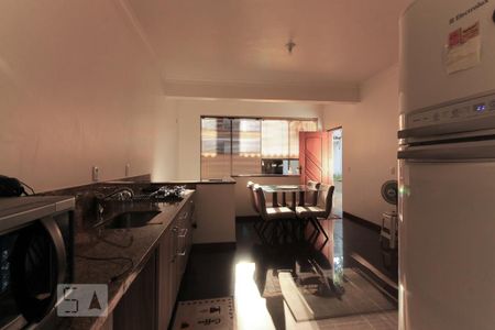 Casa à venda com 240m², 2 quartos e 2 vagasCozinha