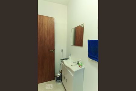 Casa à venda com 240m², 2 quartos e 2 vagasBanheiro da edícula