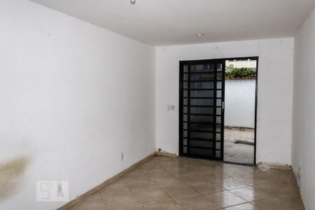 Casa para alugar com 70m², 2 quartos e 1 vaga Casa para alugar com 70m², 2 quartos e 1 vagaSala