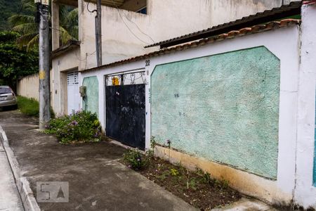Casa para alugar com 70m², 2 quartos e 1 vaga Casa para alugar com 70m², 2 quartos e 1 vagaFachada