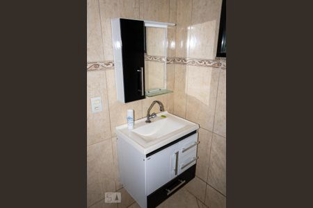 Casa para alugar com 70m², 2 quartos e 1 vaga Casa para alugar com 70m², 2 quartos e 1 vagaBanheiro