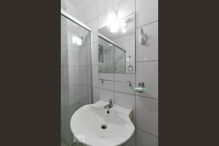Banheiro social de apartamento para alugar com 1 quarto, 57m² em Pinheiros, São Paulo