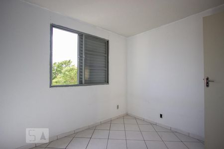 Quarto 1 de apartamento para alugar com 2 quartos, 44m² em Jardim Maria Beatriz, Carapicuíba
