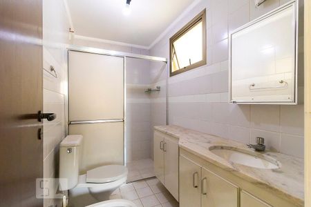 Banheiro da suíte de apartamento para alugar com 2 quartos, 82m² em Cambuí, Campinas