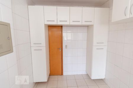 Apartamento para alugar com 139m², 4 quartos e 2 vagas Apartamento para alugar com 139m², 4 quartos e 2 vagasCozinha - Armários