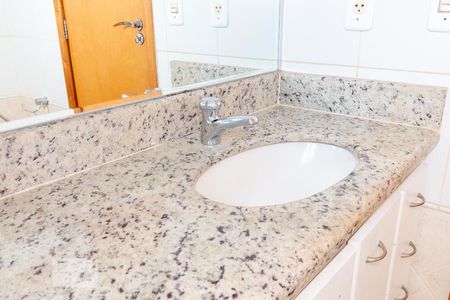 Apartamento para alugar com 139m², 4 quartos e 2 vagas Apartamento para alugar com 139m², 4 quartos e 2 vagasDetalhe da Banheiro da suite 1