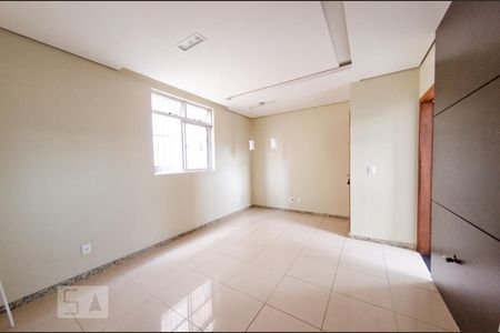 Sala de apartamento para alugar com 3 quartos, 70m² em Renascença, Belo Horizonte
