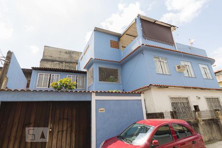 Casa à venda com 200m², 3 quartos e 2 vagas Casa à venda com 200m², 3 quartos e 2 vagasFachada