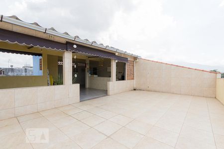 Casa à venda com 200m², 3 quartos e 2 vagas Casa à venda com 200m², 3 quartos e 2 vagasTerraço