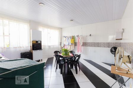 Casa à venda com 200m², 3 quartos e 2 vagas Casa à venda com 200m², 3 quartos e 2 vagasÁrea de Serviço