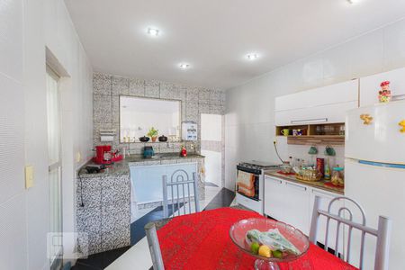 Casa à venda com 200m², 3 quartos e 2 vagas Casa à venda com 200m², 3 quartos e 2 vagasCozinha e Copa