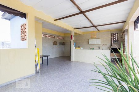 Casa à venda com 200m², 3 quartos e 2 vagas Casa à venda com 200m², 3 quartos e 2 vagasTerraço
