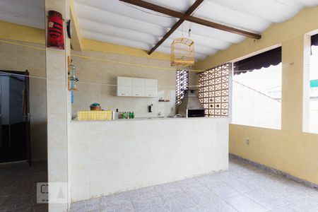 Casa à venda com 200m², 3 quartos e 2 vagas Casa à venda com 200m², 3 quartos e 2 vagasTerraço